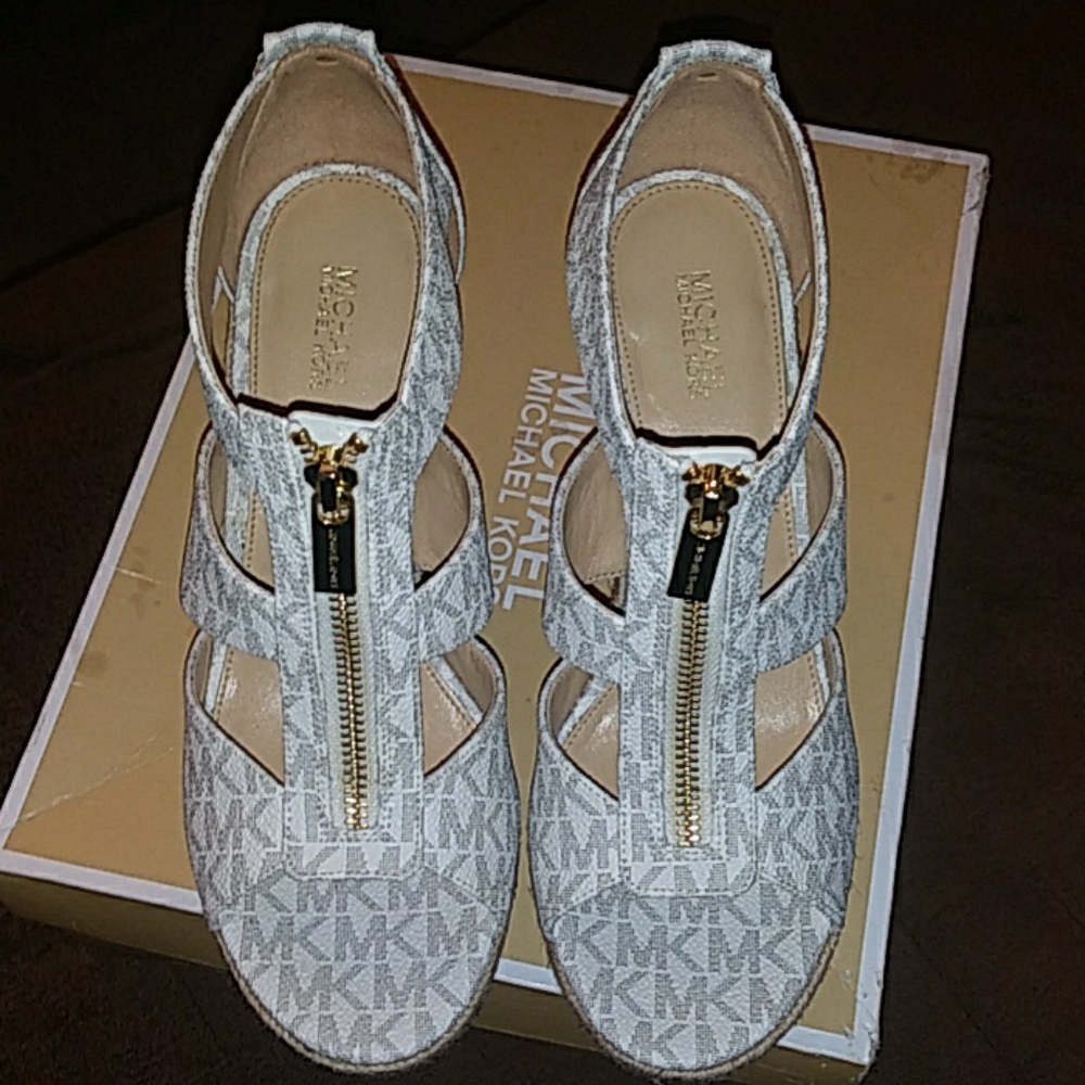 Shoes - Picture 4 of 5